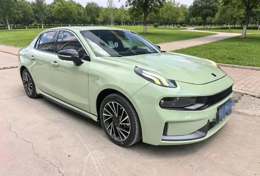 Lynk & Co 03