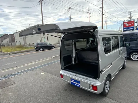 Nissan Clipper Van