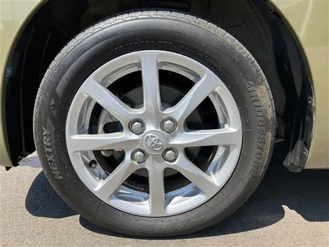 Toyota Pixis Mega