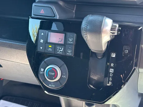 Toyota Pixis Mega