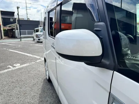 Toyota Pixis Mega