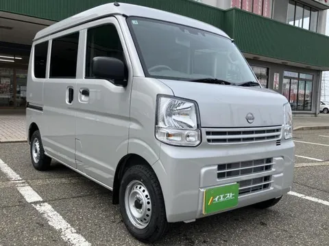 Nissan Clipper Van