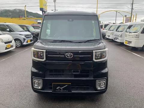 Toyota Pixis Mega