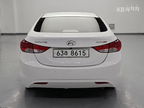 Hyundai Elantra (Avante)