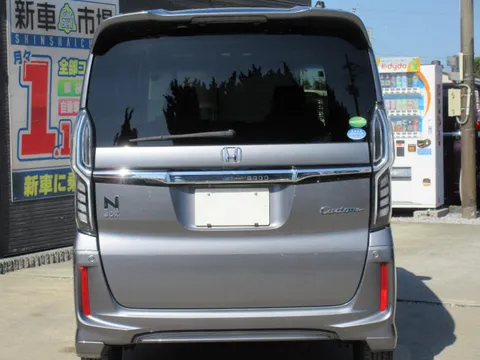 Honda N-BOX Custom