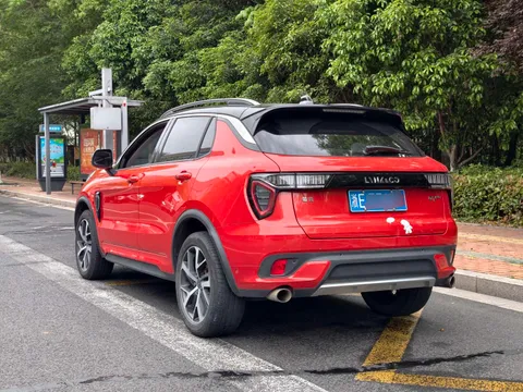 Lynk & Co 01
