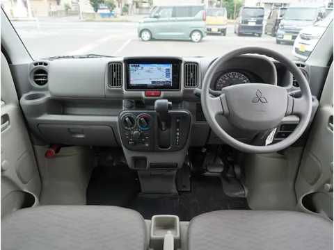 Mitsubishi Minicab Van