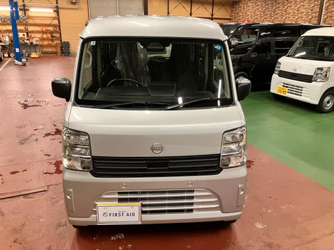 Nissan Clipper Van