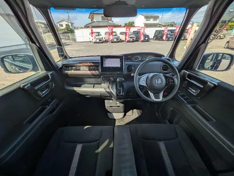 Honda N-BOX Custom