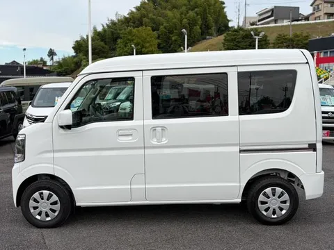 Nissan Clipper Van