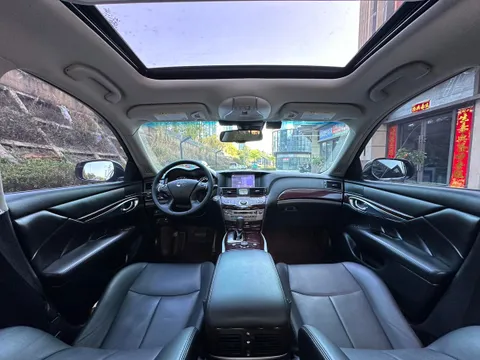 Infiniti Q70
