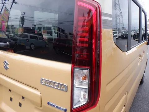 Suzuki Spacia