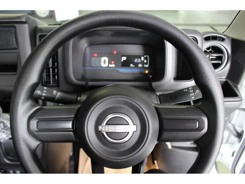Nissan Clipper Van