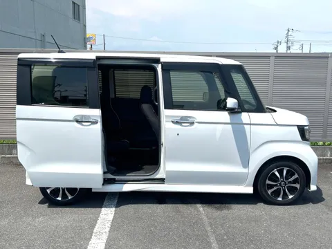 Honda N-BOX Custom
