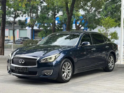 Infiniti Q70