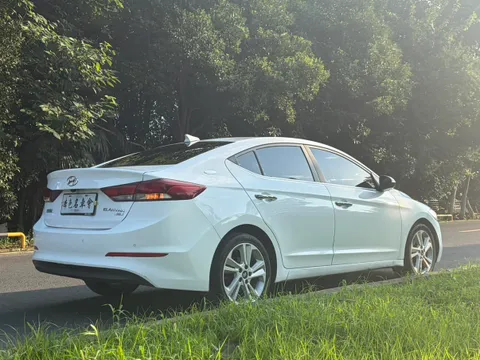 Hyundai Elantra (Avante)