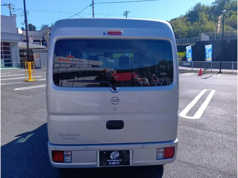 Nissan Clipper Van