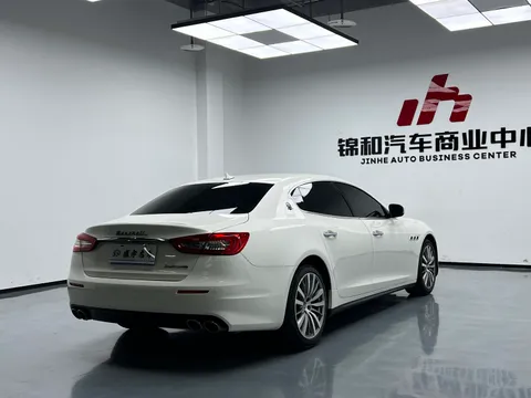 Maserati Quattroporte