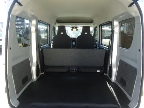Nissan Clipper Van