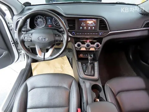 Hyundai Elantra (Avante)
