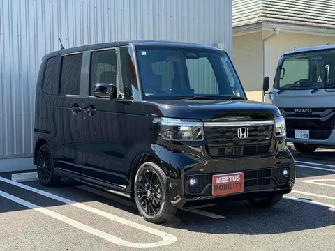 Honda N-BOX Custom