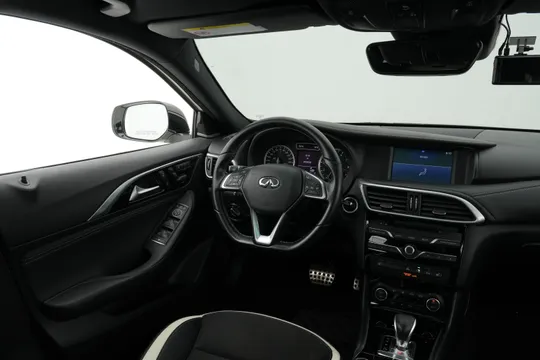 Infiniti Q30