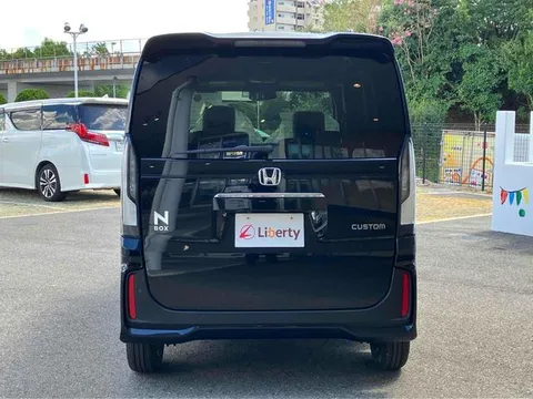 Honda N-BOX Custom