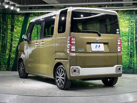 Toyota Pixis Mega