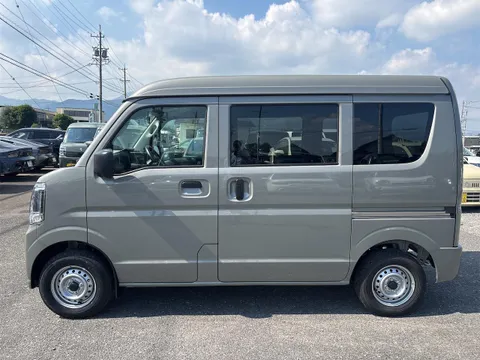 Nissan Clipper Van