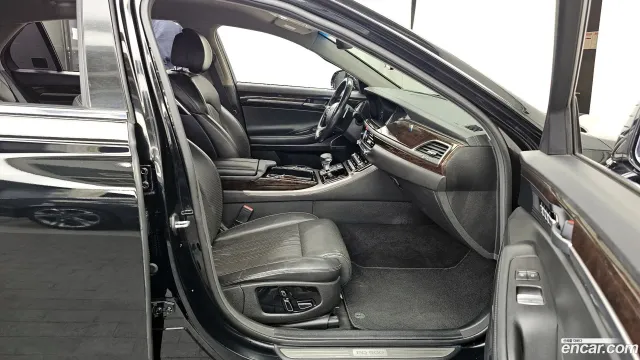 Genesis G90 (EQ900)