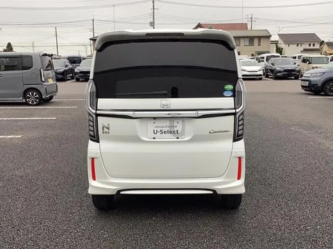 Honda N-BOX Custom