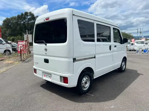 Nissan Clipper Van