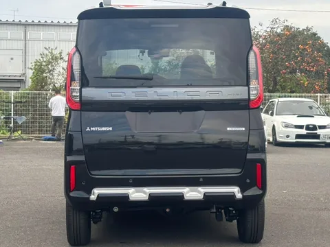 Mitsubishi Delica Mini