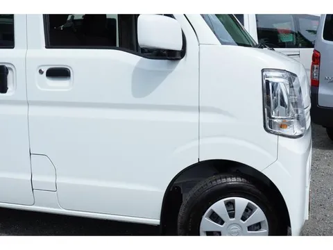 Nissan Clipper Van