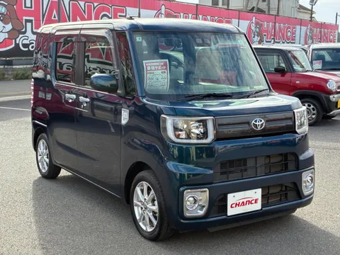 Toyota Pixis Mega