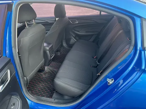 Roewe i5