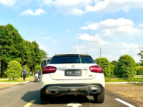 Mercedes-Benz Mercedes-Benz GLA