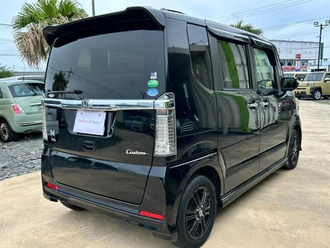Honda N-BOX Custom