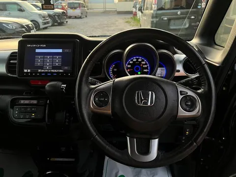 Honda N-BOX Slash