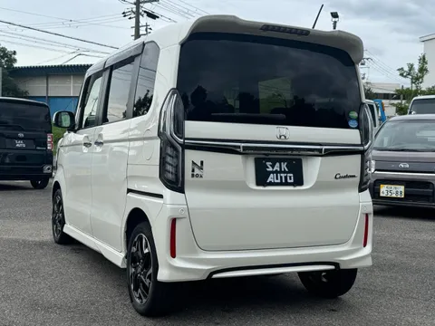 Honda N-BOX Custom