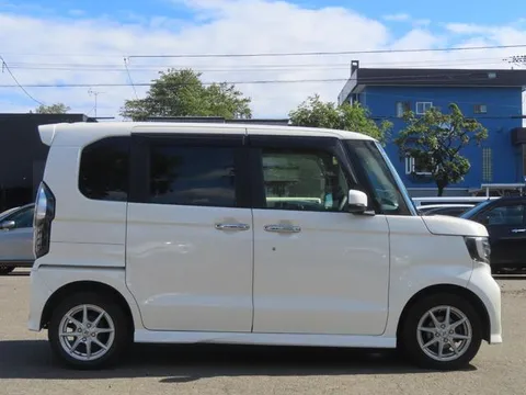 Honda N-BOX Custom