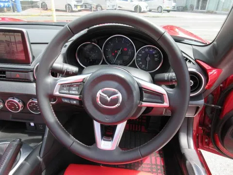 Mazda MX-5 (Roadster)