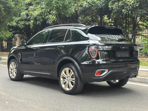 Lynk & Co 01