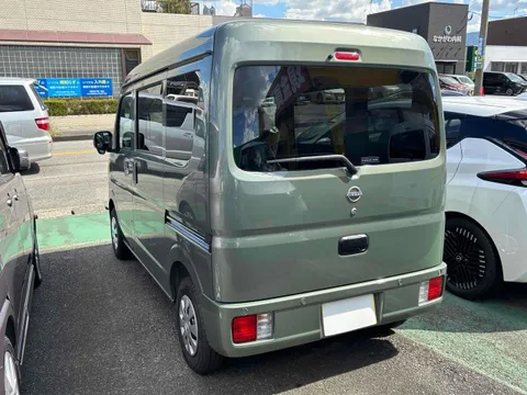 Nissan Clipper Van