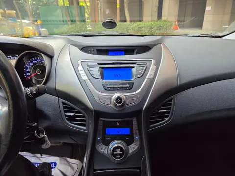 Hyundai Elantra (Avante)