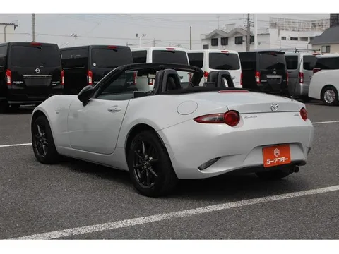 Mazda MX-5 (Roadster)