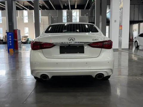 Infiniti Q50L