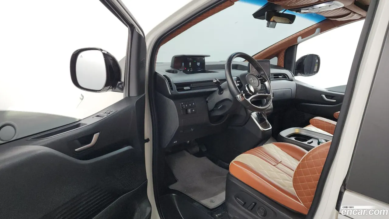 Hyundai Staria