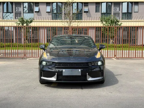 Lynk & Co 03