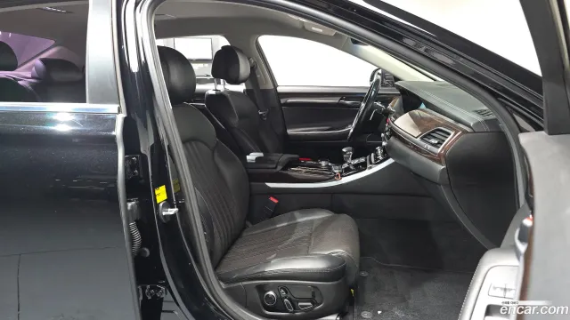 Genesis G90 (EQ900)
